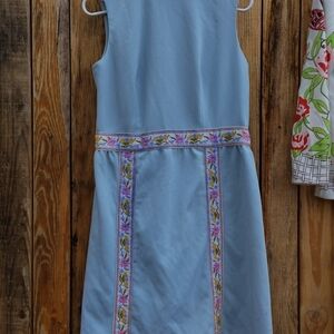 Sleeveless Light Blue Midi Dress with Embroidered Floral Trim